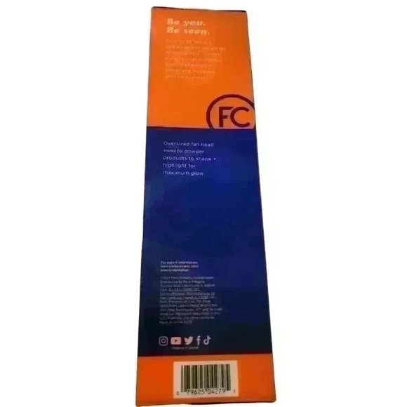 Makeup Brush -Real Techniques x Female Collective Genuine Glow Fan Makeup - Picture 2 of 4